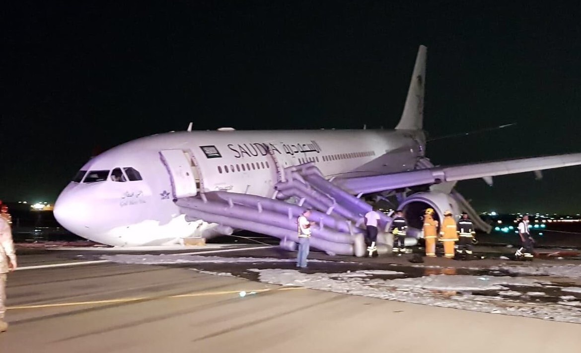هبوط اضطراري لطائرة سعودية في مطار