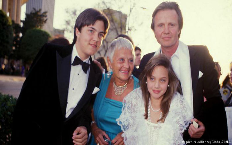 الأطفال يعيدون الحياة إلى علاقة أنجلينا