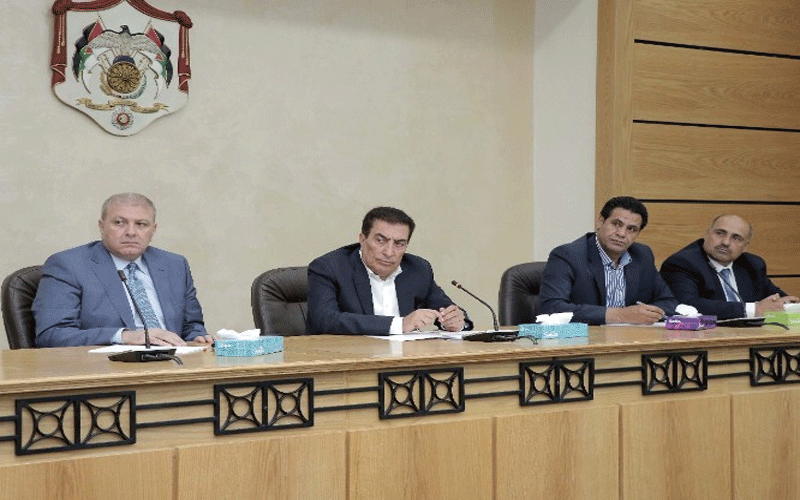 اجتماع مغلق بين الملقي والطراونة والنقباء