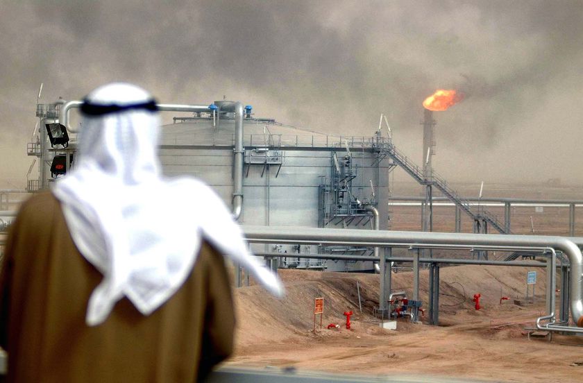 السعودية: مستمرون في استثمارتنا النفطية رغم