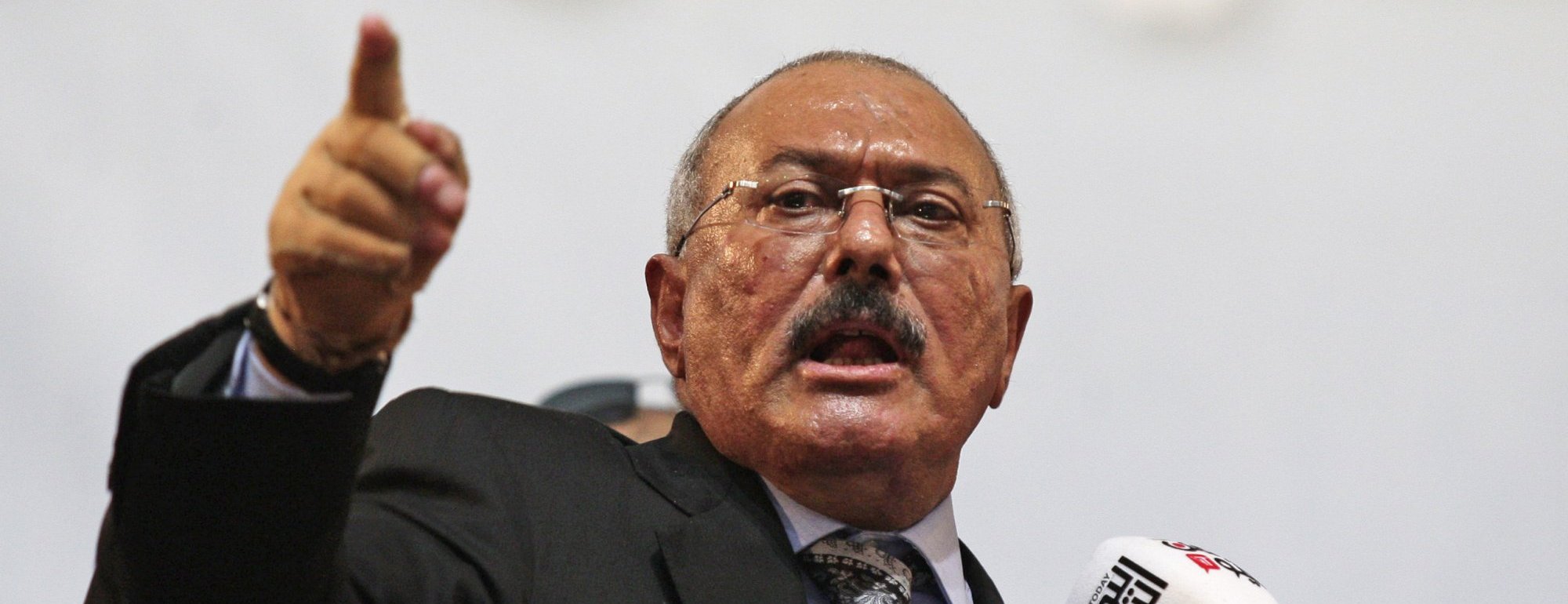 (القاعدة) تعرض 20 كيلو ذهب لمن