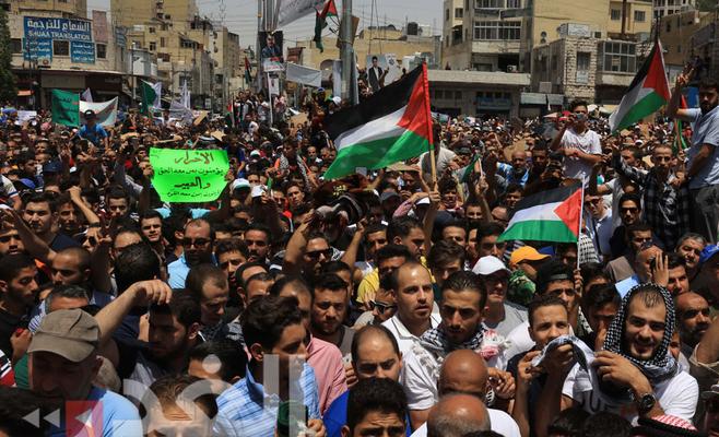 بالصور.. آلاف الاردنيين في وسط عمان