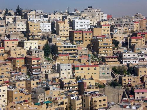 إصابة رجلي بحث جنائي بمداهمة في