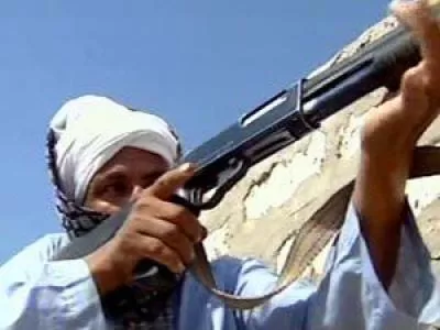 المعلم بالمعلم والطبيب بالطبيب والبادي أظلم