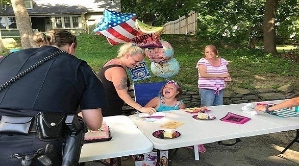 الشرطة تنقذ عيد ميلاد طفلة لم