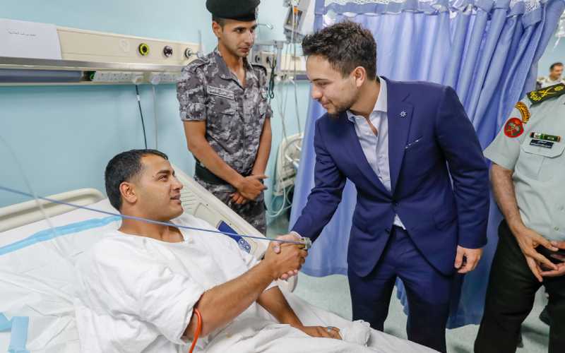 ولي العهد يعود مصابي الأمن العام