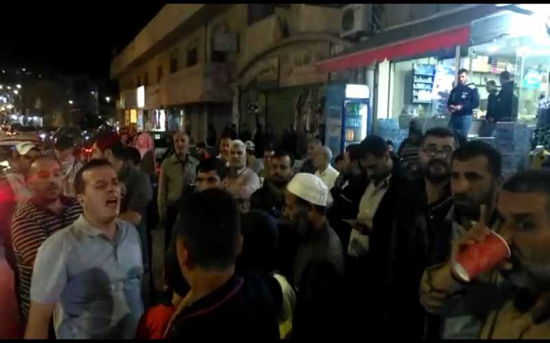 مسيرة سلمية حاشدة من أمام مسجد