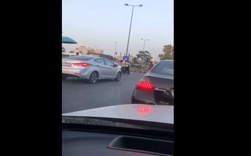 بالفيديو .. اعتداء بالضرب على رجال