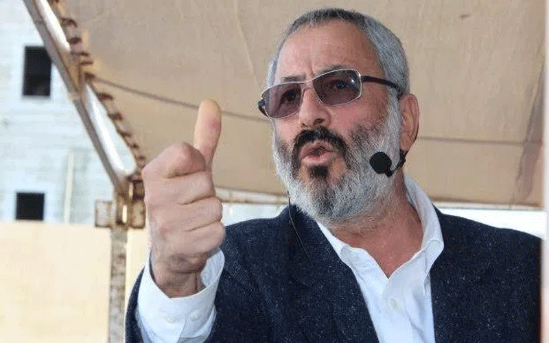 الحمارنة يوزع شهادات الليبرالية ويحرم الرزاز
