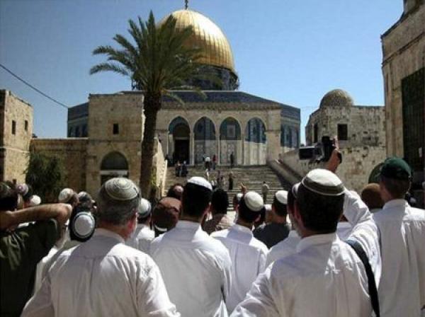 حراس الأقصى يمنعون المستوطنين من اقتحام