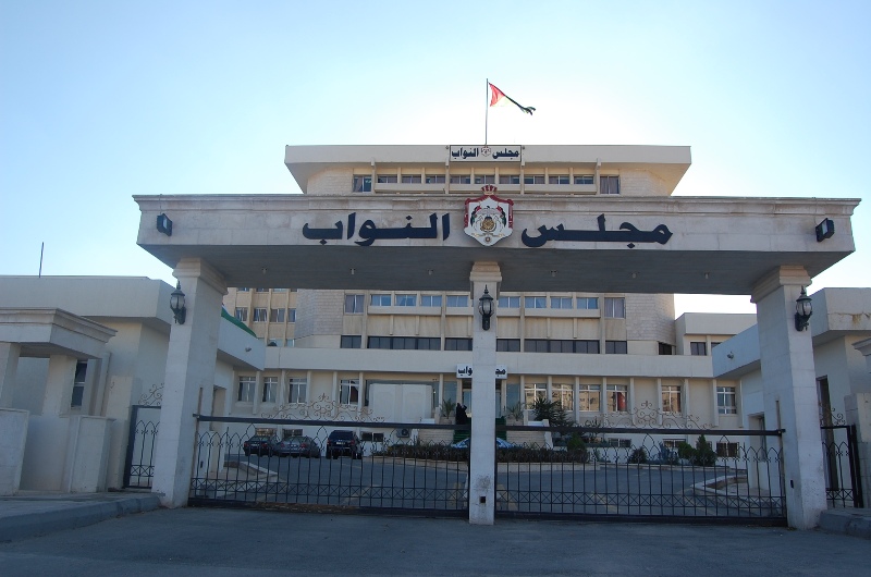 مذكرة نيابية تستهجن تسريح العمالة الاردنية