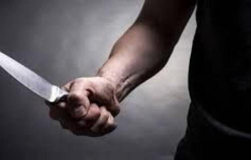 إربد.. طعن عشريني بحفل زفاف بشارع