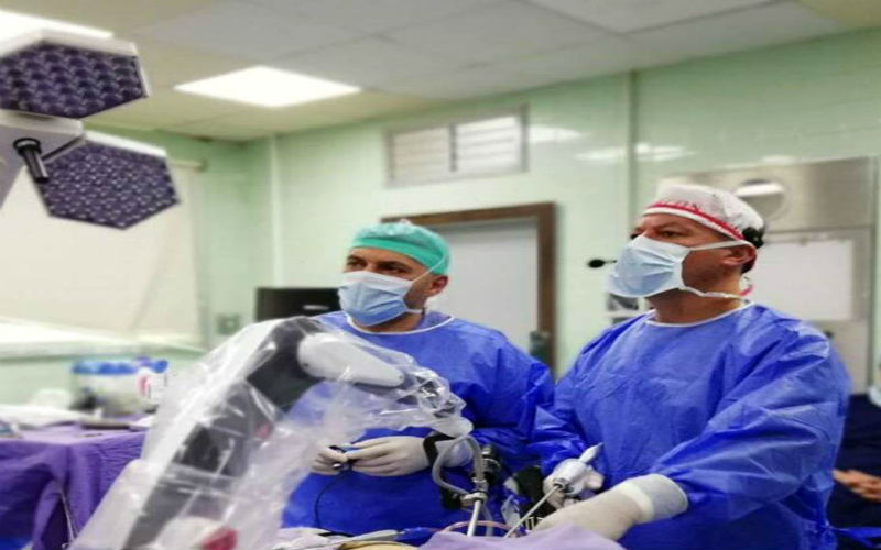 استئصال ورم باستخدام ذراع الروبوت في