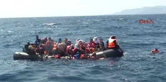 مصرع 9 لاجئين فلسطينيين غرقا بالمياه