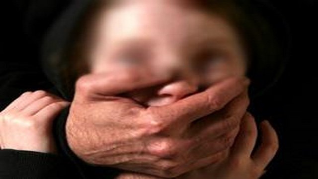 رجل دين اغتصب وعنف أولاده بمساعدة