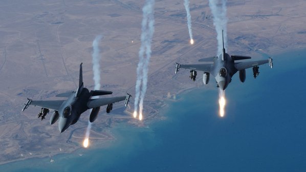طيران التحالف يقتل 23 داعشيا في