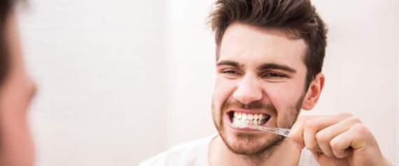 أمراض اللثة قد تصيب الرجال بالضعف