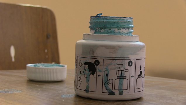 مسؤول في الداخلية يرفض غمس اصبعة