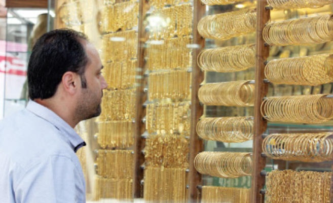 الذهب يرتفع نصف دينار للغرام