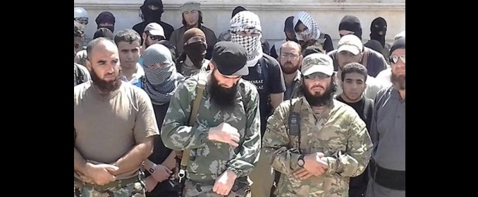 داعش يدمر عربات للجيش العراقي ويتلقى