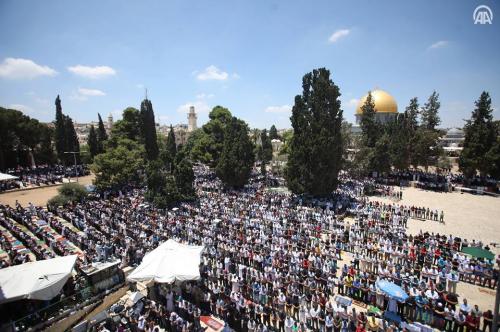 بالصور.. .150 ألفا أدوا صلاة الجمعة
