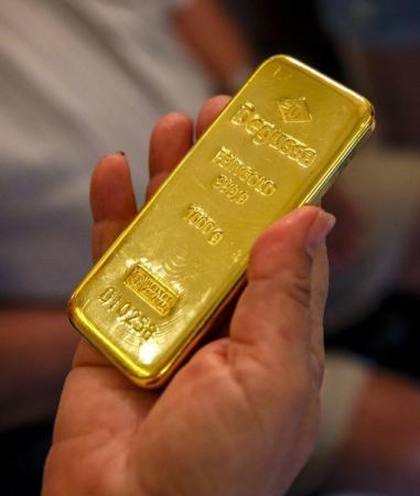 الذهب يرتفع بعد بيانات لكن يتجه