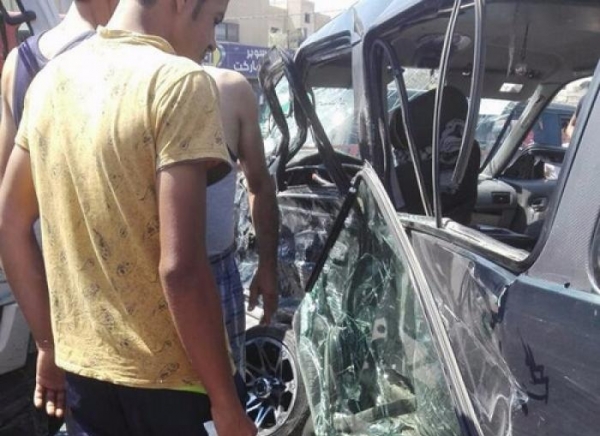 اصابة 3 أشخاص بحادث تصادم على