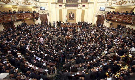نواب يدفعون رشاوى لوزير الداخلية