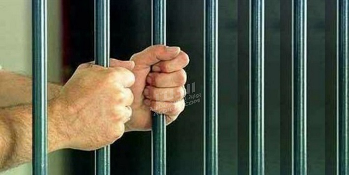 20 عام لقاتل جاره بــ14 طعنة