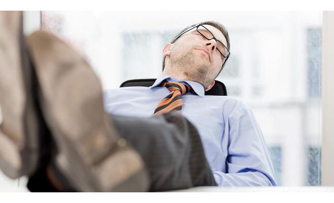 رغم إزعاج المدير والزملاء: هكذا تتمتع