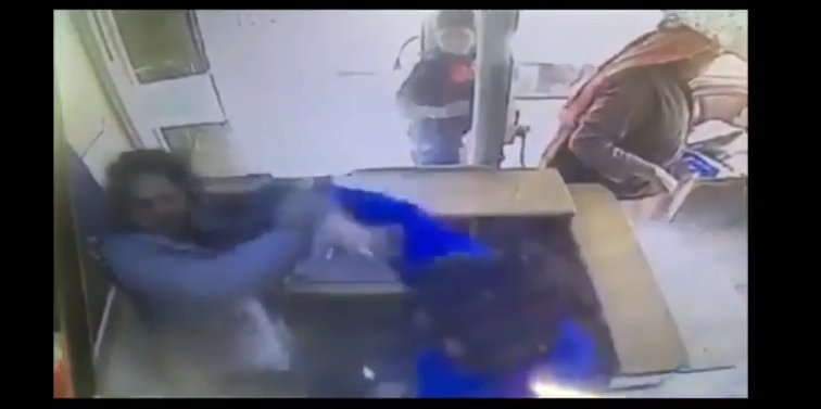 بالفيديو و التفاصيل .. عائلة الشاب
