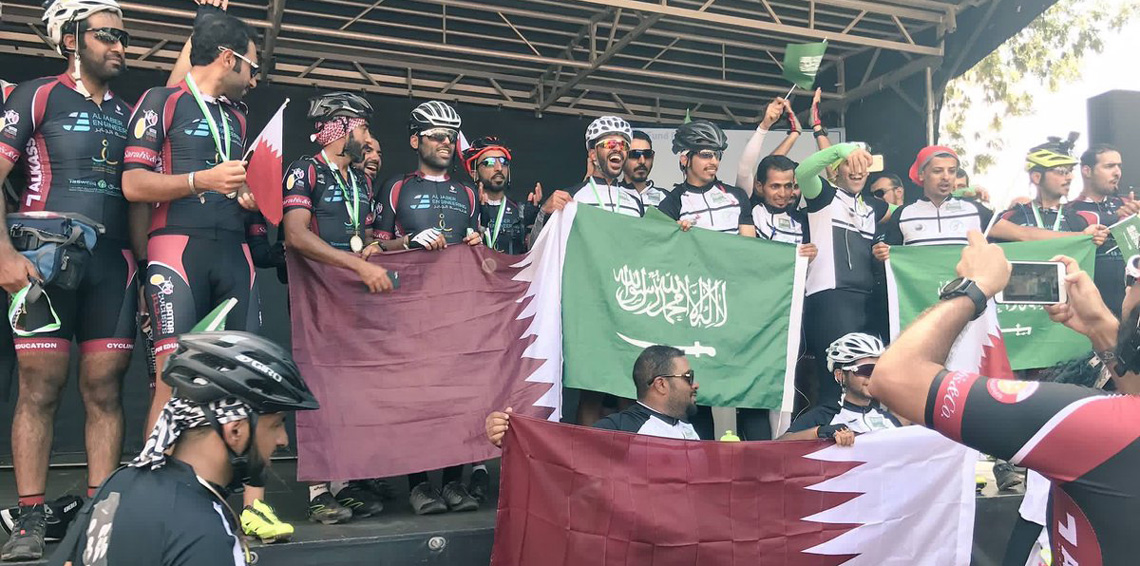 بالفيديو.. دراجو قطر والسعودية يحتفلون معا