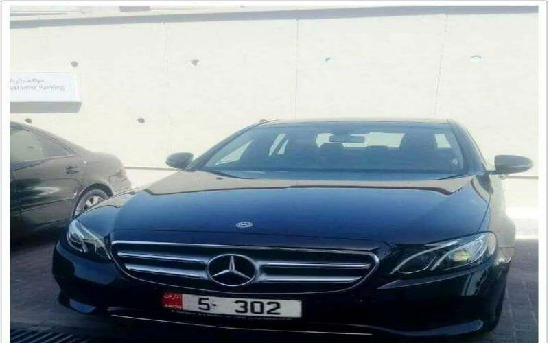 رئيس بلدية السلط بعد شرائه سيارة