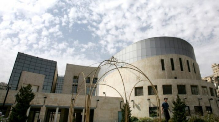 موظفو (الأمانة) يلوحون بالتصعيد والنزول لساحة
