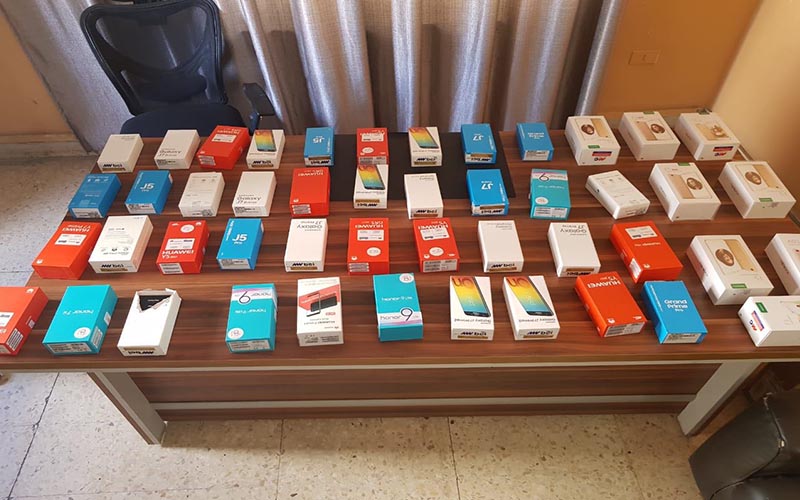 القبض على سارق 48 جهازا خلويا