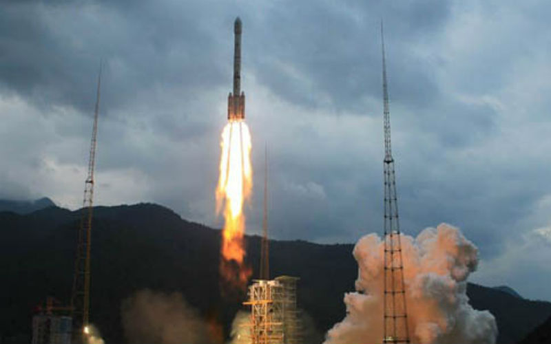 الصين تطلق قمرا صناعيا جديدا للاتصالات