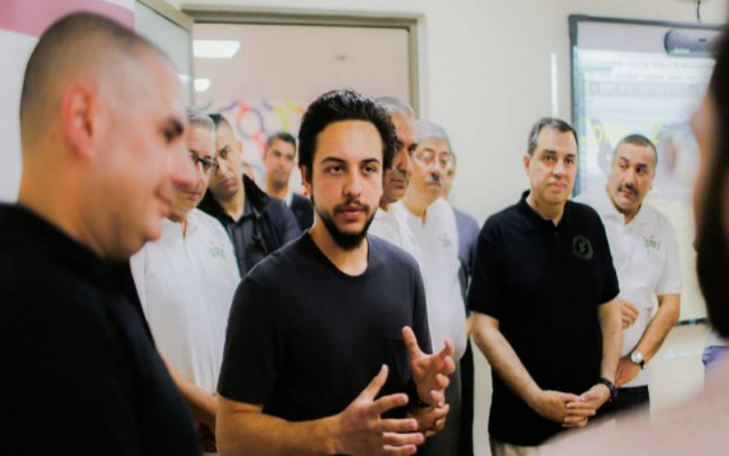ولي العهد يفتتح مختبر تصنيع باسم