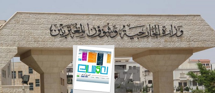 طائرة مجهزة بطاقم طبي لاخلاء الطلبة