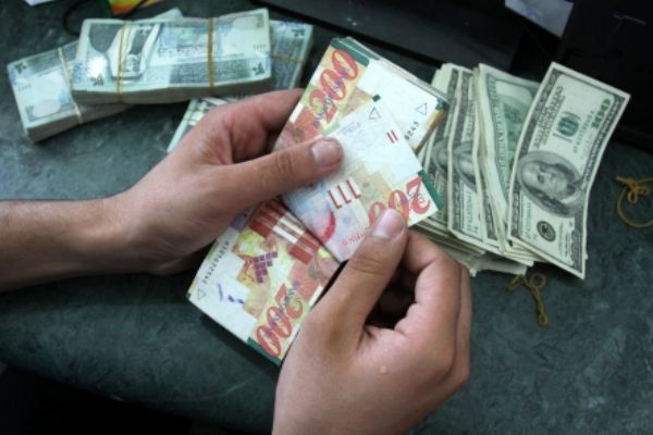 السعودية.. مغربية تخدع 200 طالب وتجمع