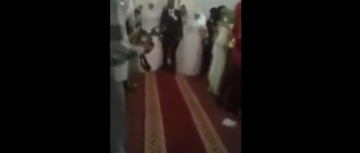 شاهد .. شاب يتزوج بفتاتين بحفل