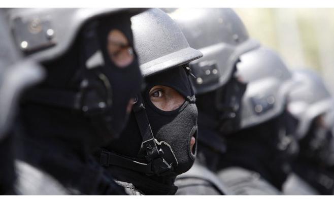 القبض على 4 مطلوبين في مداهمات