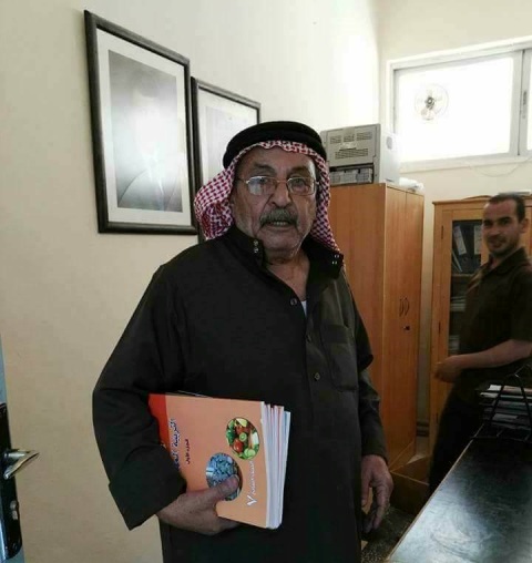 سبعيني يلتحق بدراسة الصف السابع في