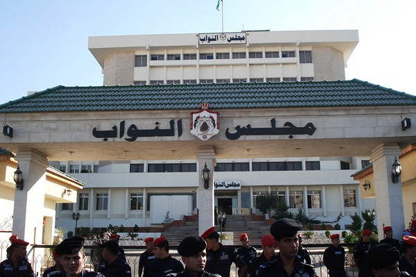 إخلاء سبيل نائب تهرب من رسوم