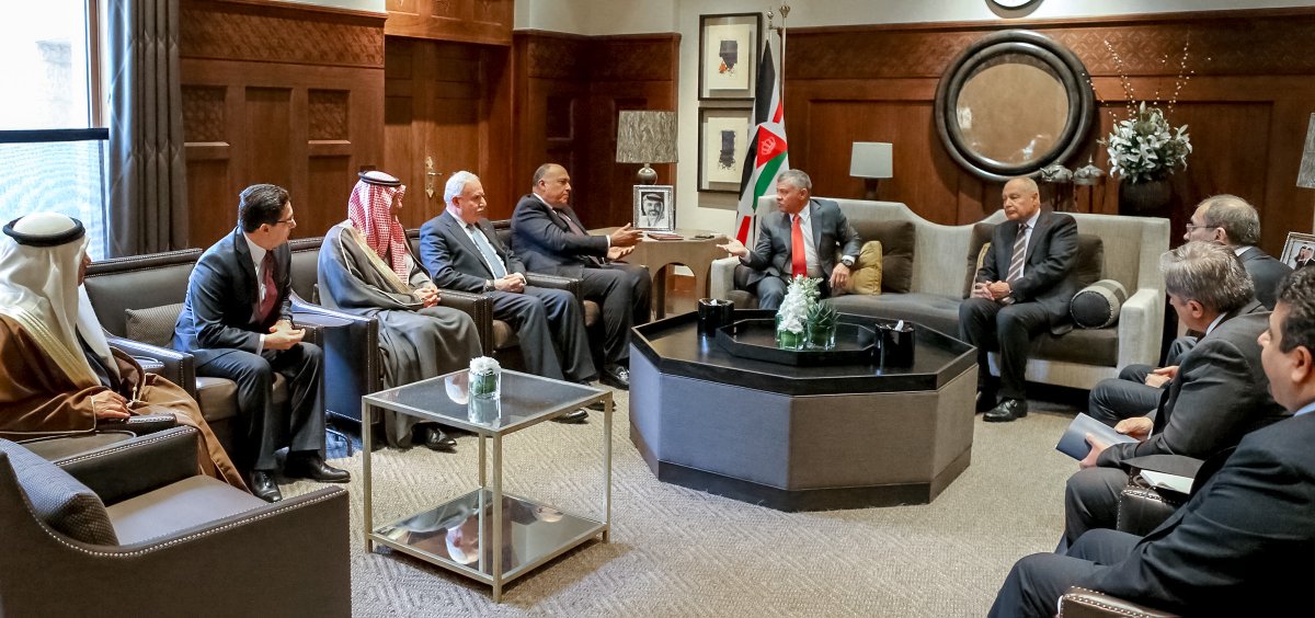 الملك يستقبل الوفد الوزاري العربي
