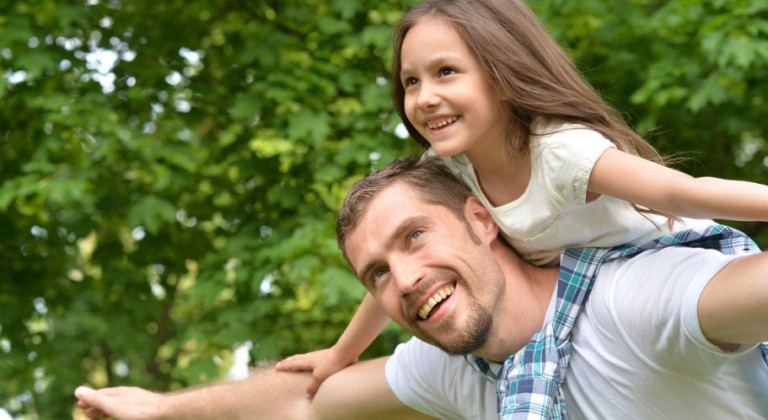 تنجذب الفتاة للرجل الذي يشبه والدها