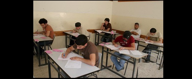 محافظ الزرقاء يتفقد سير امتحانات التوجيهي