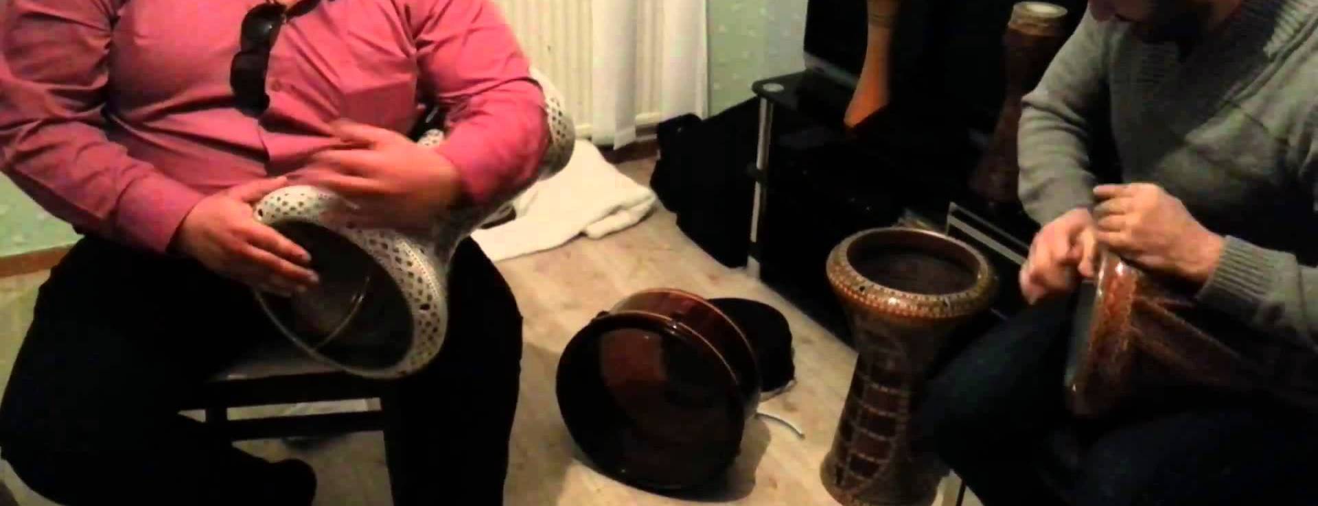 الحكومة تعفي (الطبلات) و(المايكروفونات) من جميع