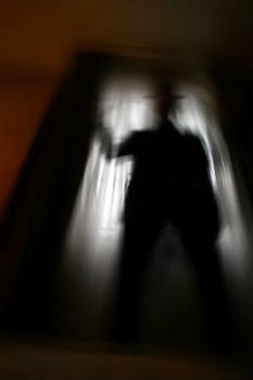 أنت مجرد موظف فلا تنغمس بالدور