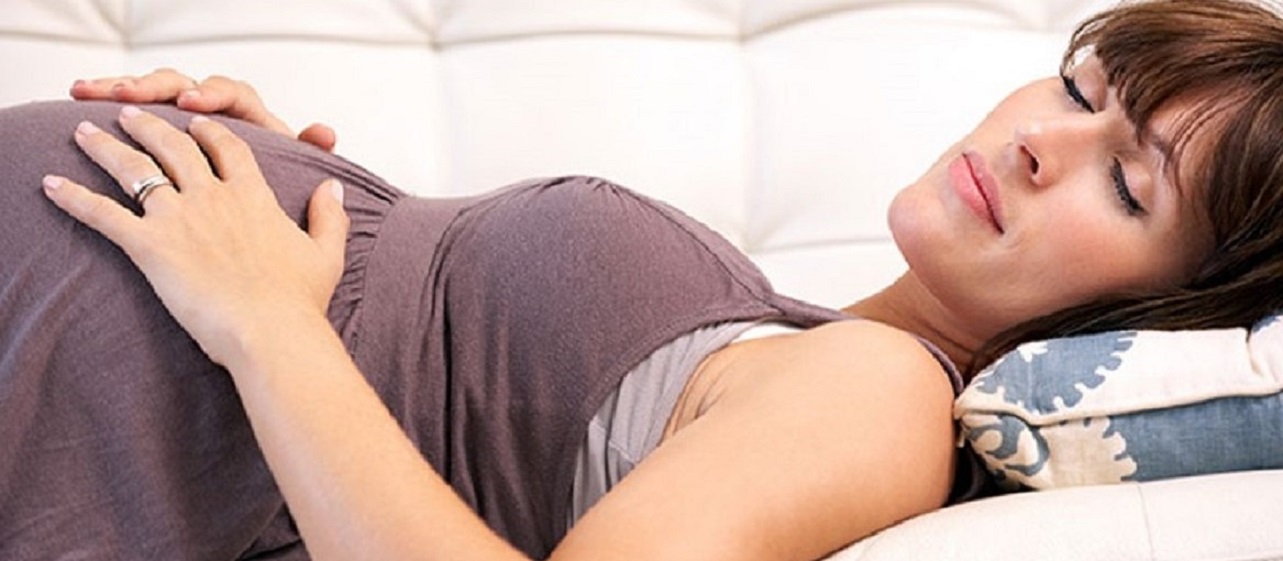 للمرأة الحامل.. . حذار النوم على