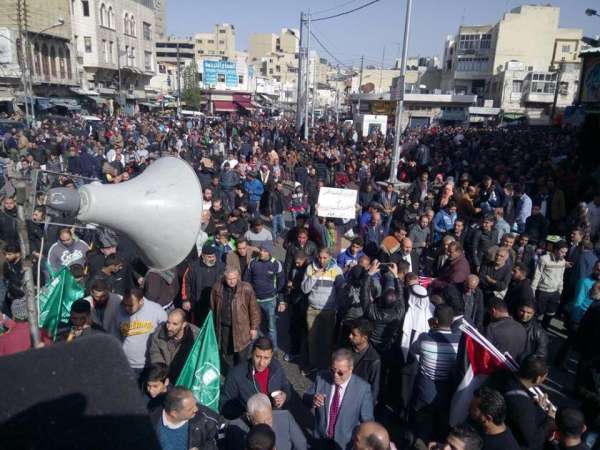 حناجر الاردنيين تصدح من الحسيني: لا